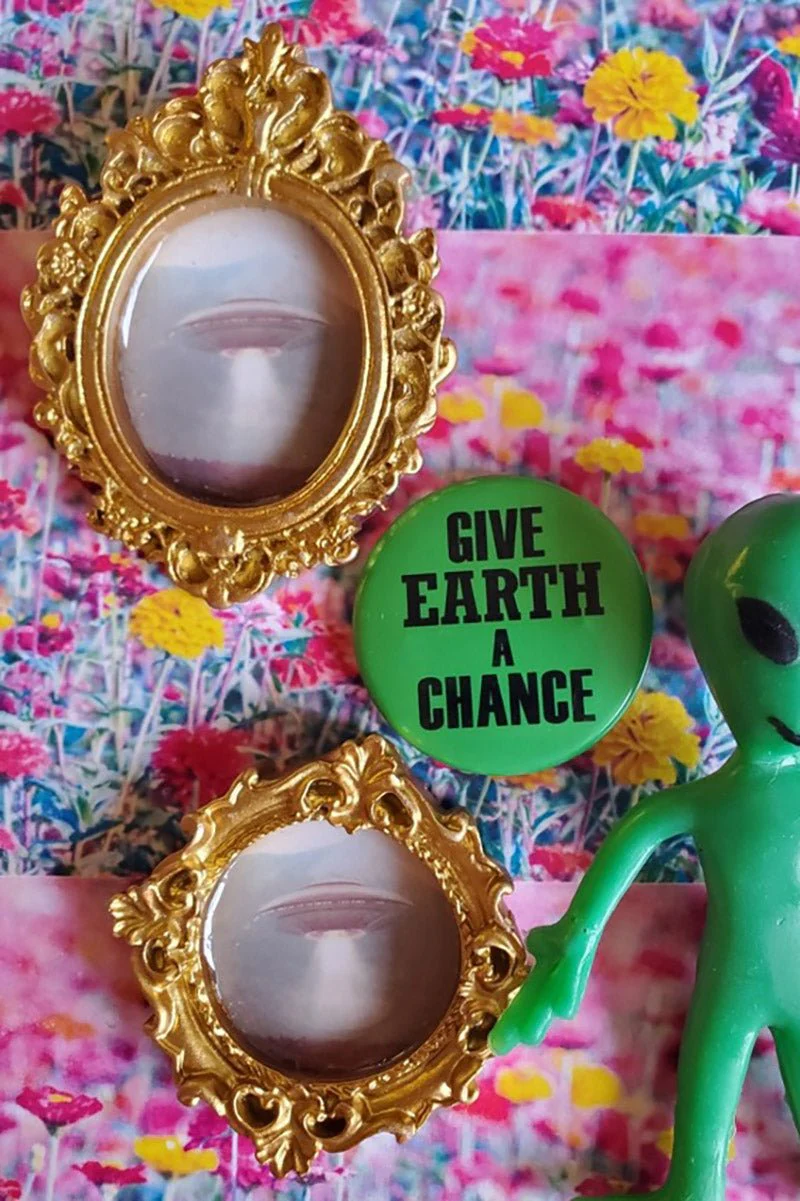 Alien Abduction Mini Art Magnet [Mystery Item] - Image 4