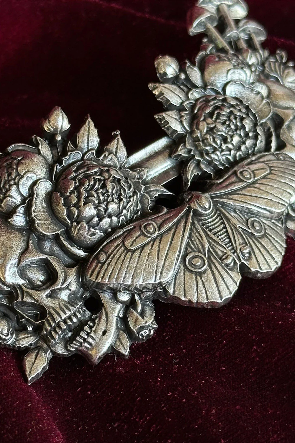 Cemetery Garden: Mushroom Skull Barrette - Image 2