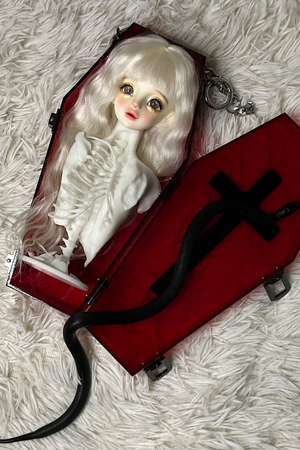 Crypt Keeper Coffin Bag [SCARLET] - Image 4