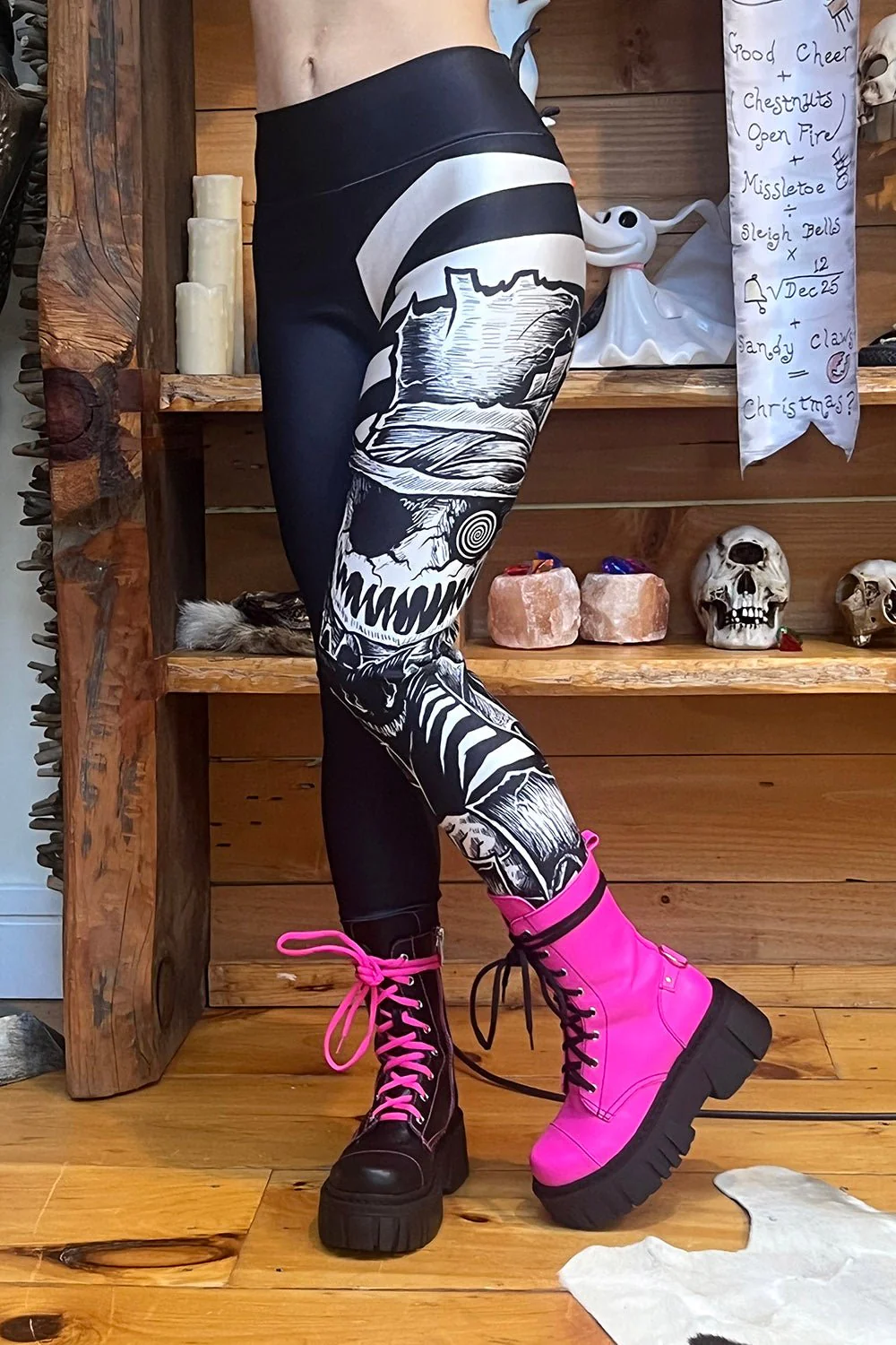 Curiouser & Curiouser Mad Hatter Leggings - Image 4