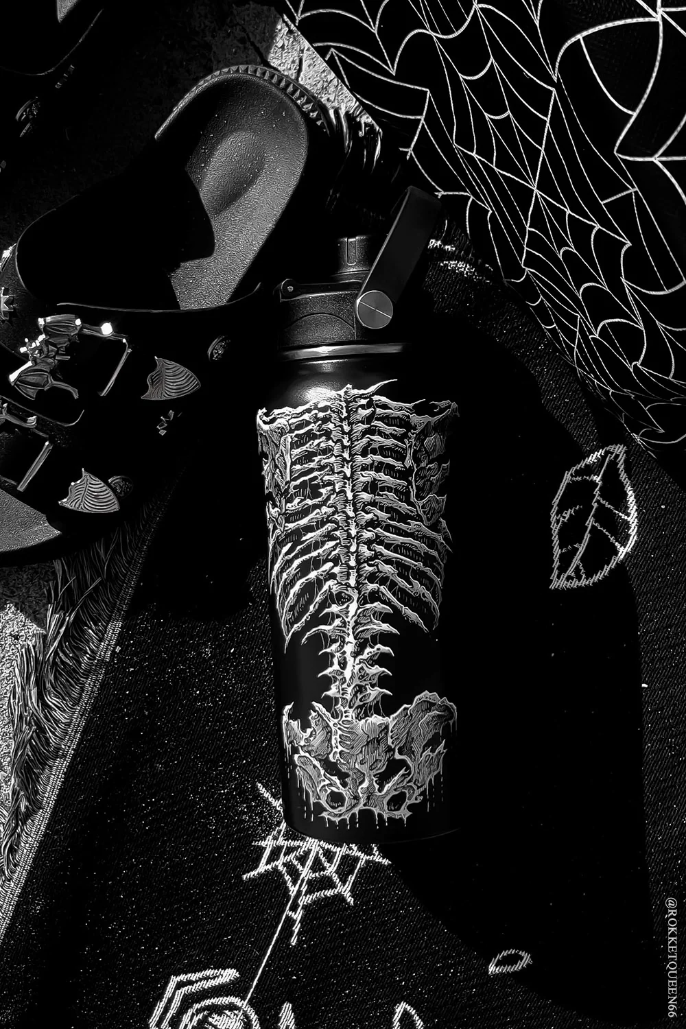 Dead Inside Skeleton 32 Oz Water Bottle - Image 9