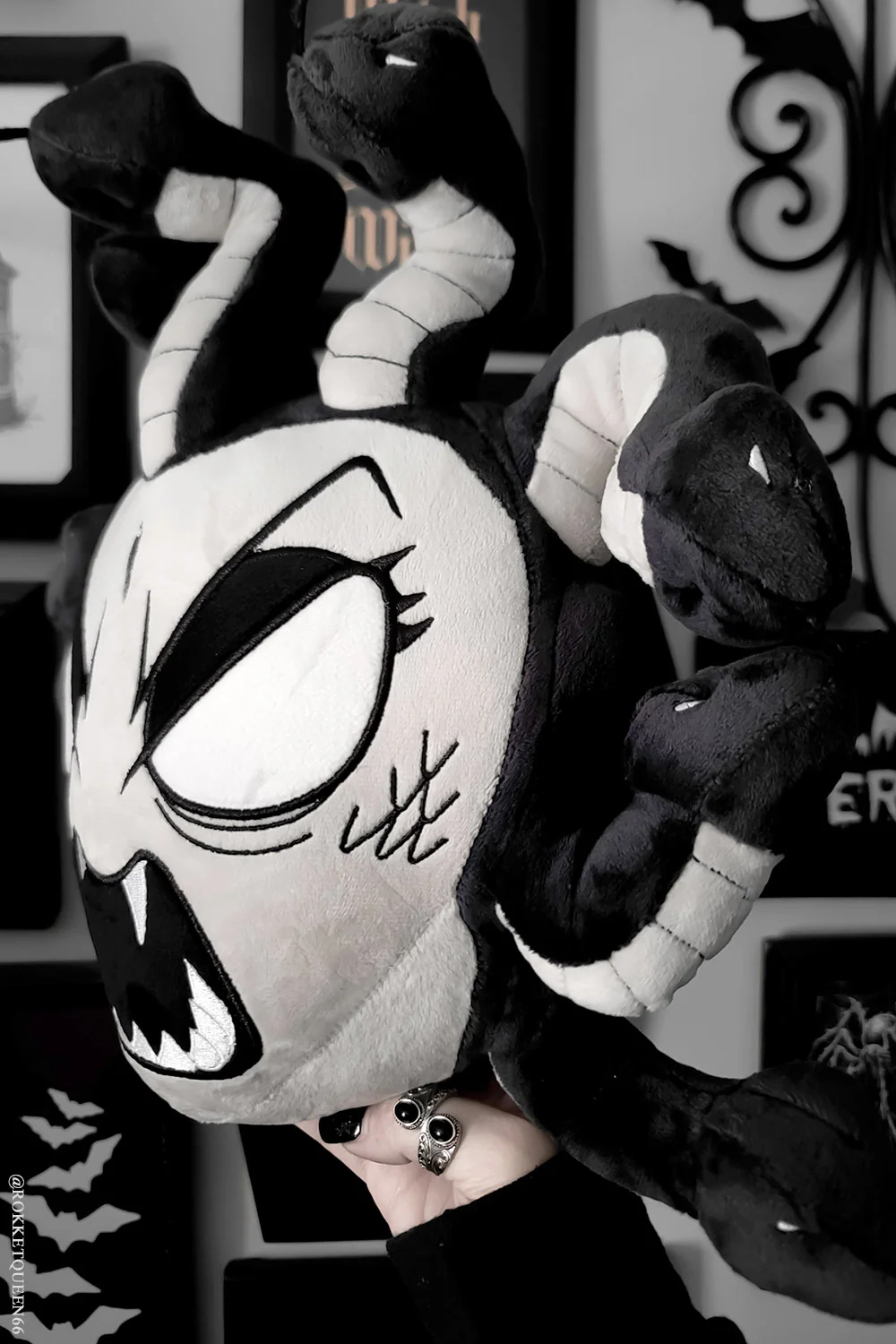 Medusa's Head Plush Toy - Image 7