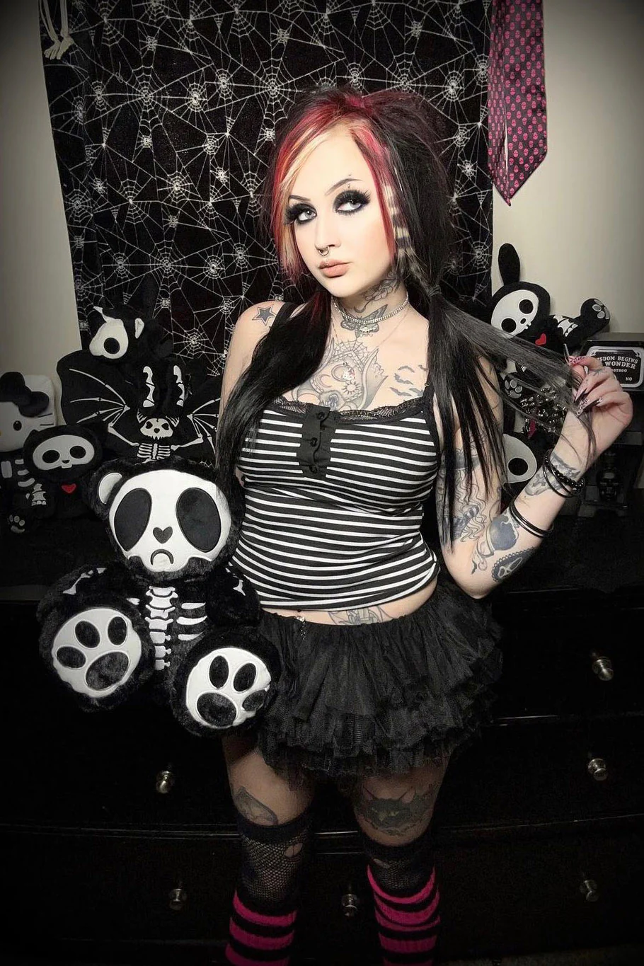 My Eyeliner’s Running Striped Leg Warmers [Black/Pink] - Image 6