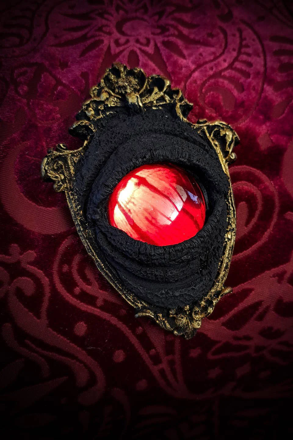 Red Scrying Eye Mini Wall Art with Gold Frame - Image 4