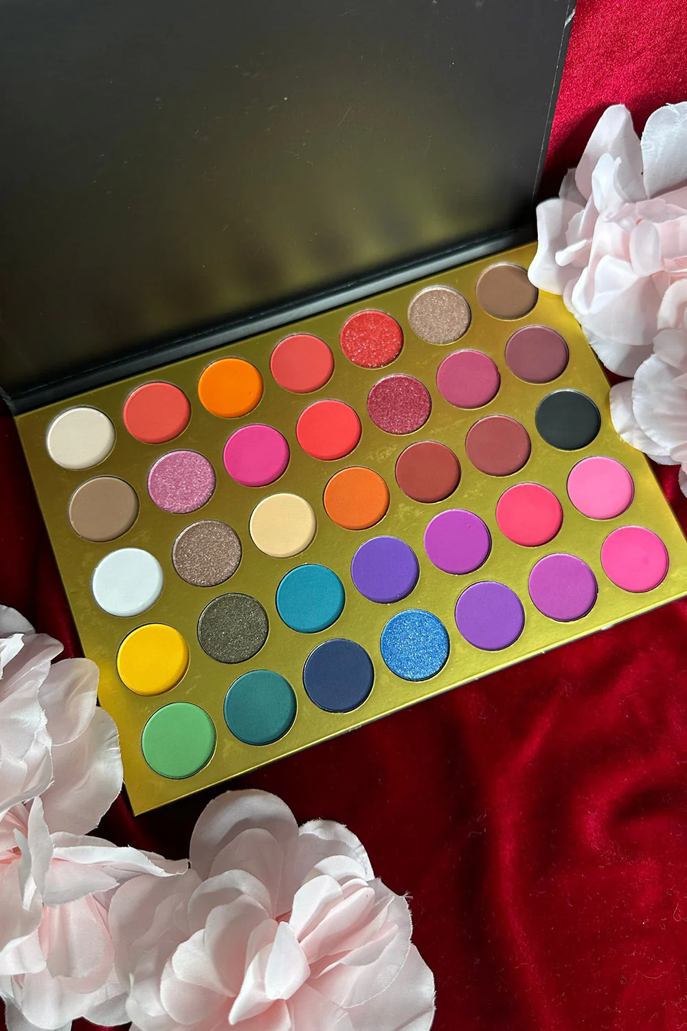 Wonderland Pressed Pigment Eye Shadow Palette - Image 3